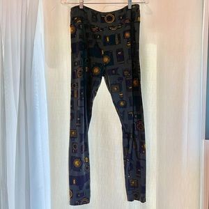 *Free in a bundle from my closet* Lularoe leggings, Tall & Curvy, camera print.